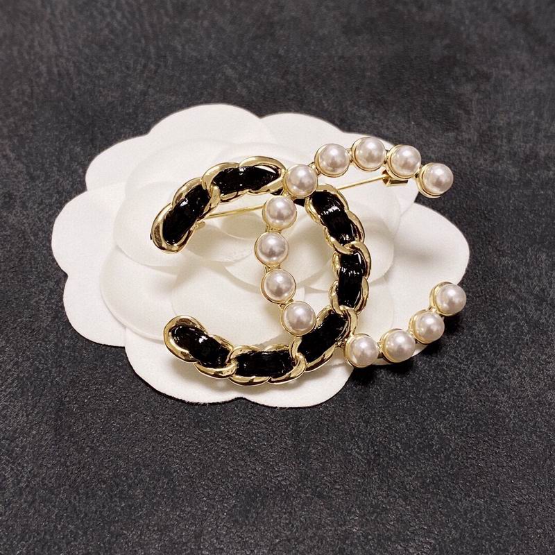 Chanel Brooch 1lyx40
